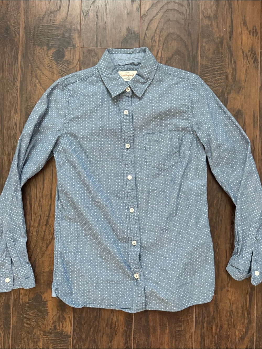 Weatherproof Vintage Button Up Shirt
Size XS Light Blue and White Polka Dots